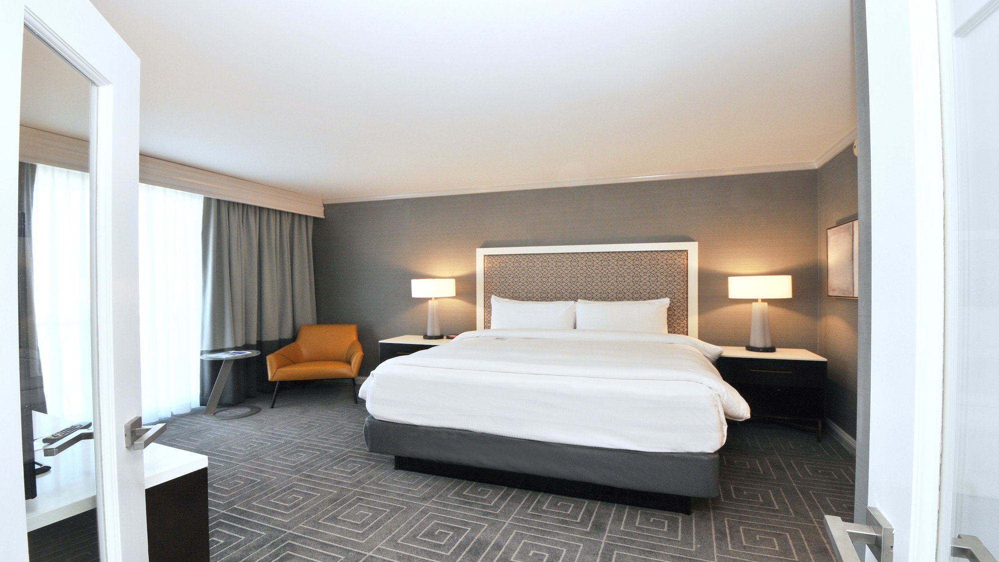 Concierge, Classic, King Bed, Balcony