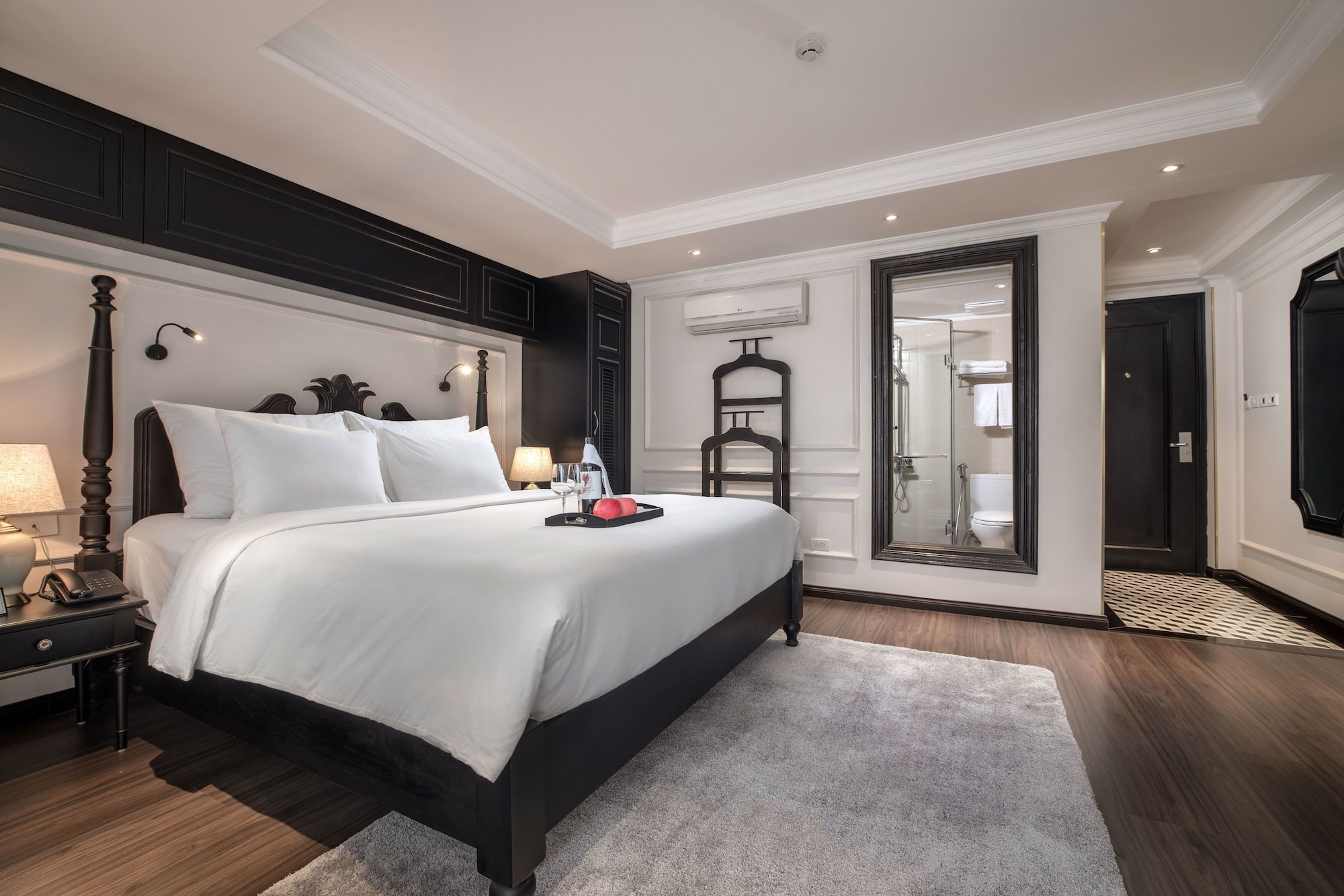 PREMIER, KING BED, CITY VIEW