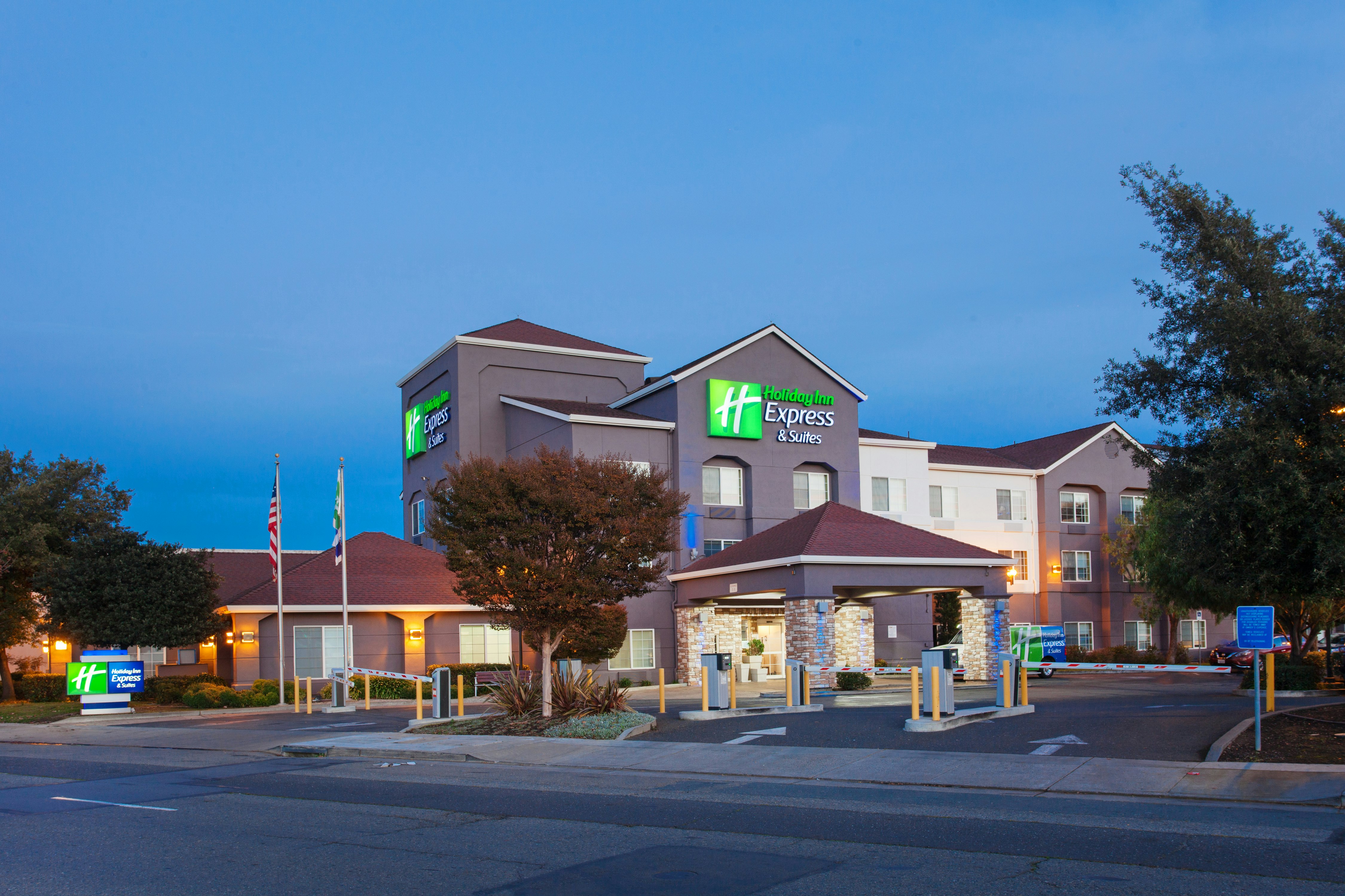 Holiday Inn Express Hotel Suites Oakland Airport 5/55