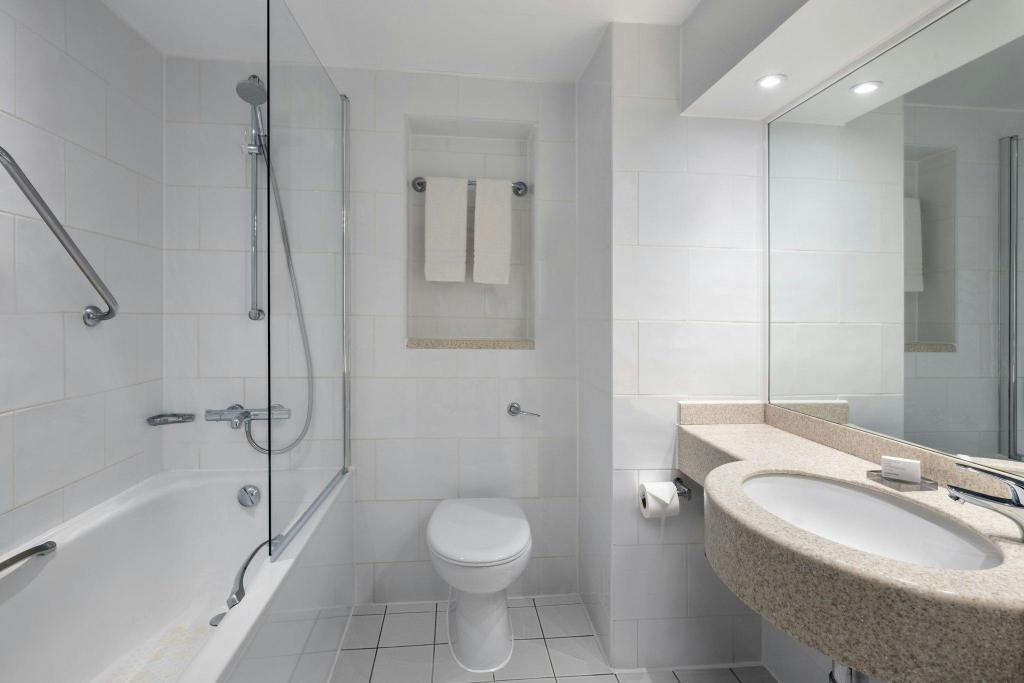 غرفة سوبيريور بسرير كينج، Delta Hotels by Marriott Swindon 5/5