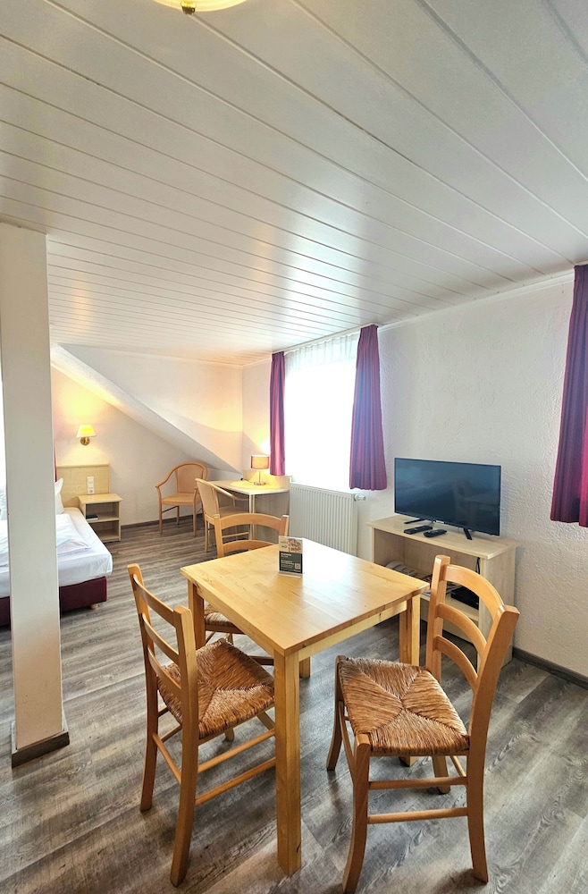 Historisches Hotel Weinrestaurant Zum Grünen Kranz 27/50