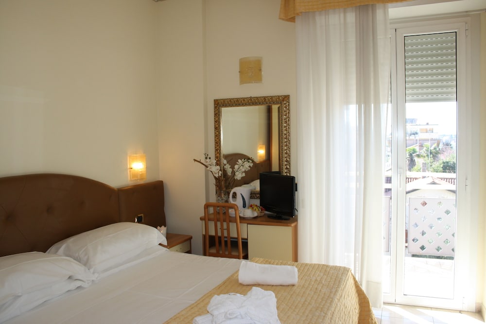 Gaston Hotel 7/45