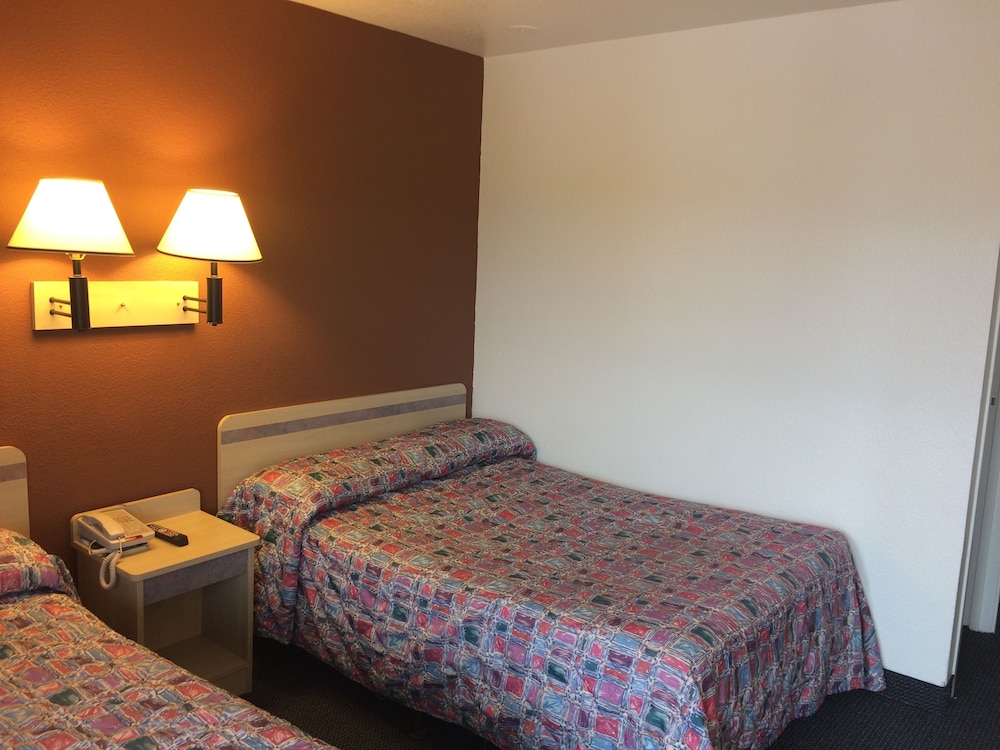 Travelodge By Wyndham Raton 11/37