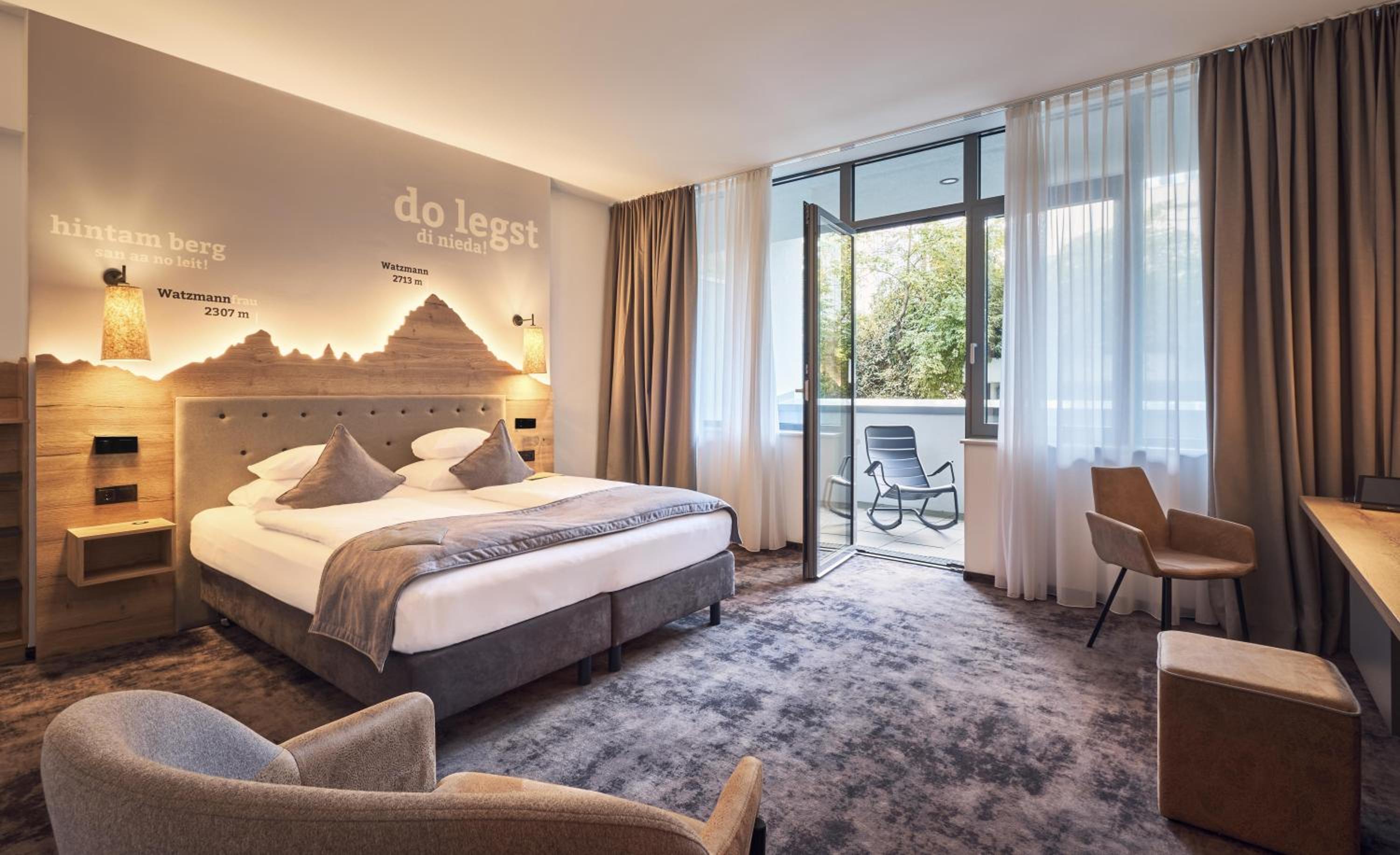 جناح جونيور تنفيذي بسرير كوين بشرفة