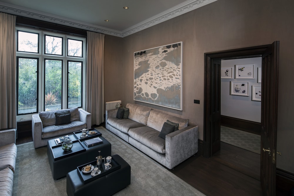 Penrhiw Hotel 34/50
