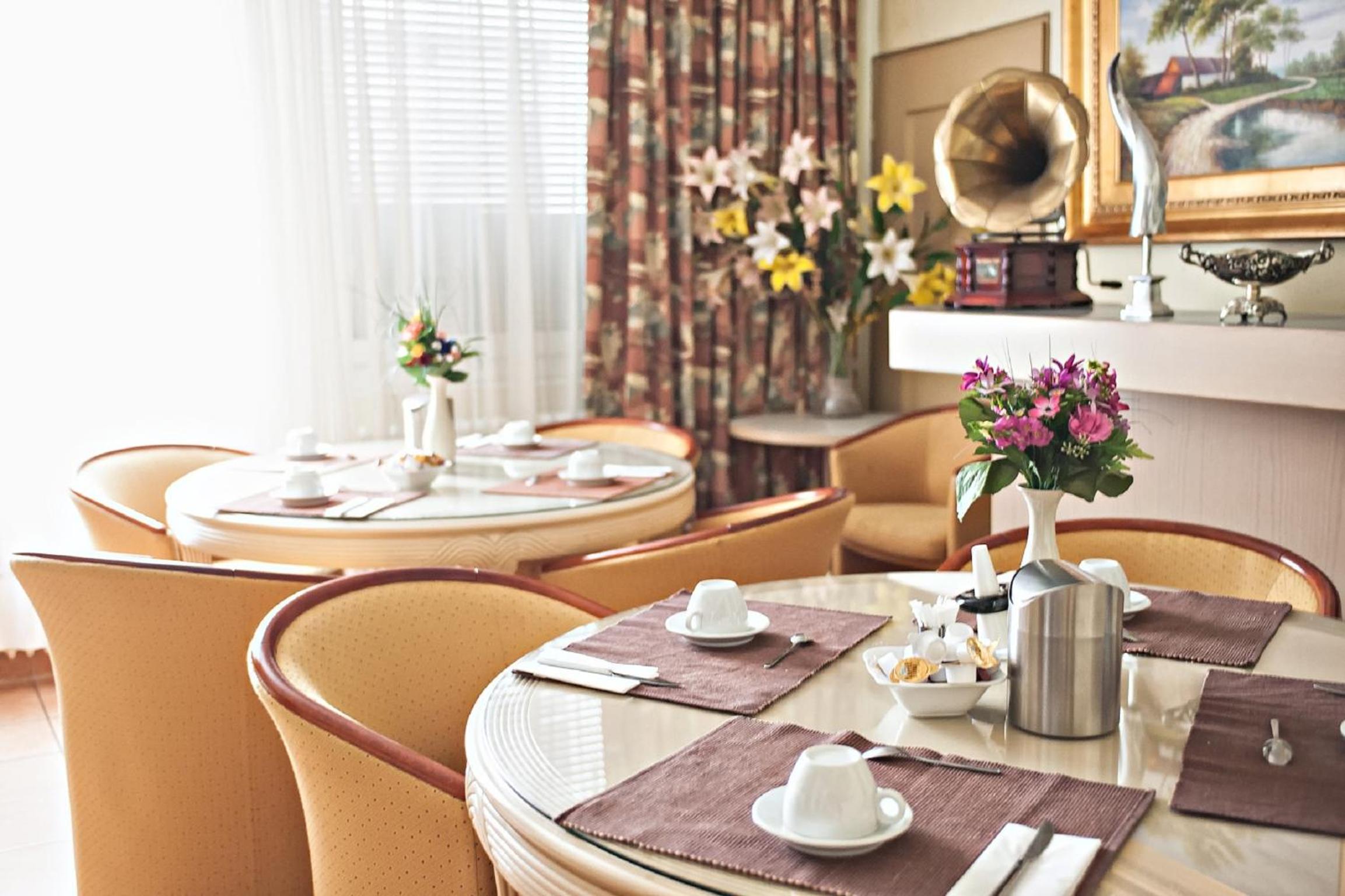 Lowen Hotel 48/58