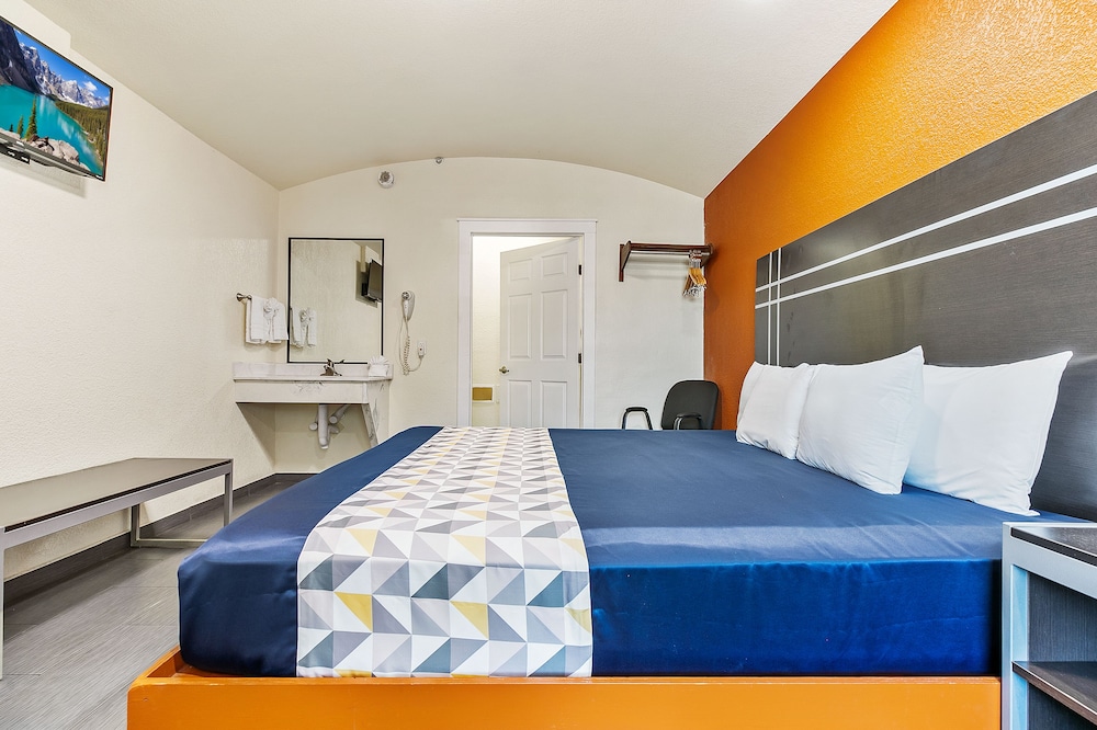 Lighthouse Inn 23/59