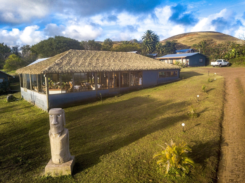 Hotel Y Cabanas Henua Iti 46/50