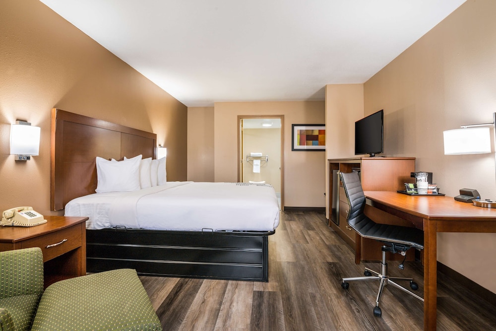 Surestay Plus Hotel By Best Western Poteau 18/36