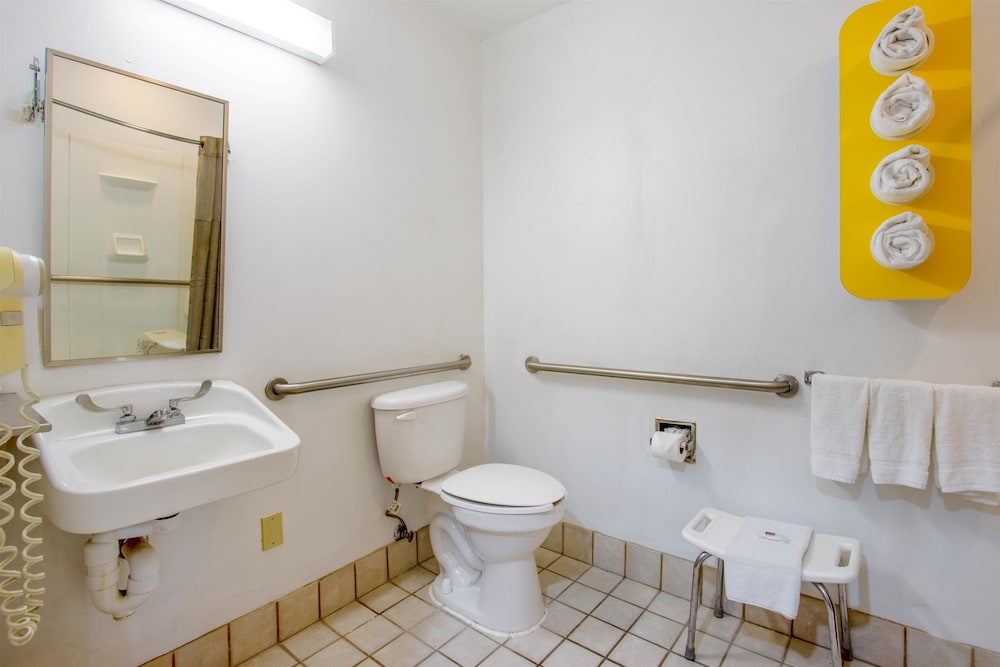 Motel6 El Paso, TX - Southeast 24/45