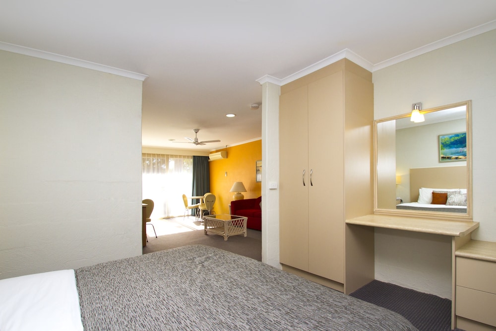 Best Western Fairway Motor Inn 12/37