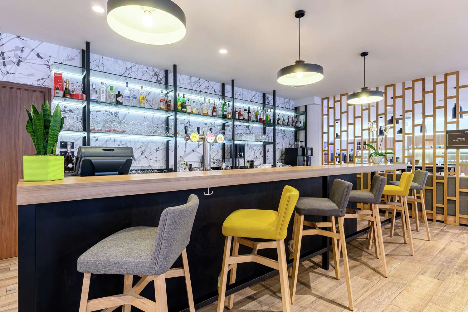restaurant cafeteria