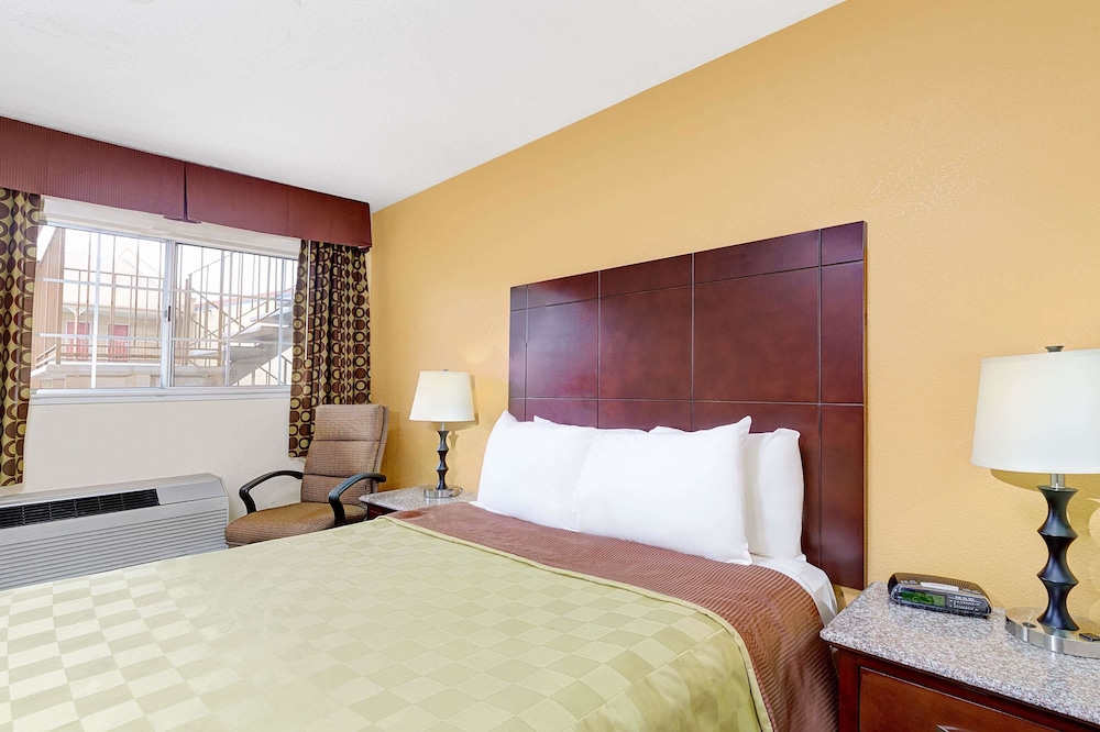 SureStay Hotel by Best Western Santa Cruz 24/54