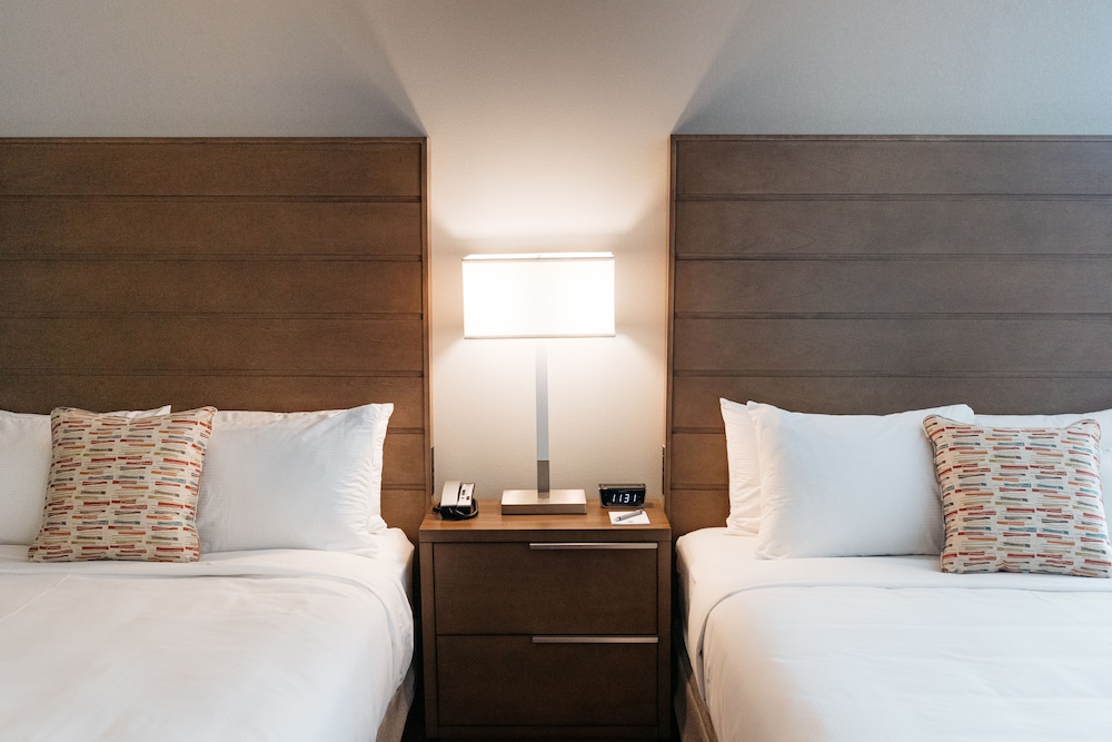 Revel Hotel Des Moines Urbandale, Tapestry Collection by Hilton 8/63