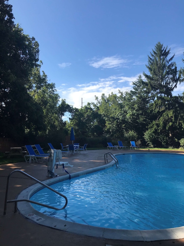SureStay Plus by Best Western Woodbury Inn 4/35