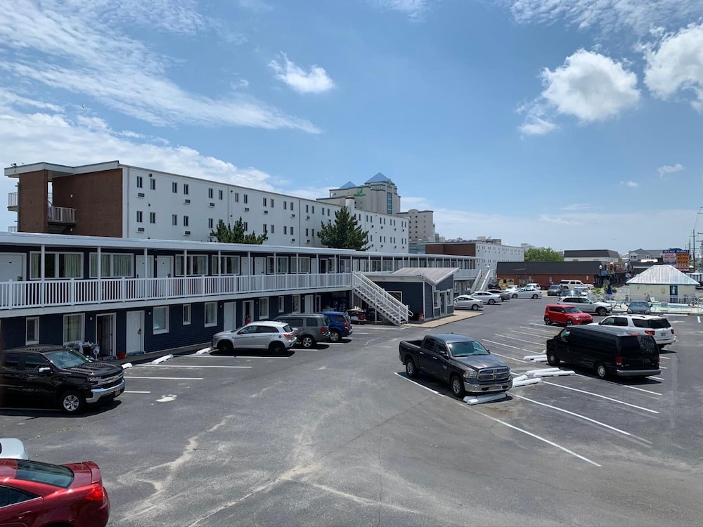 Cabana Motel 22/34