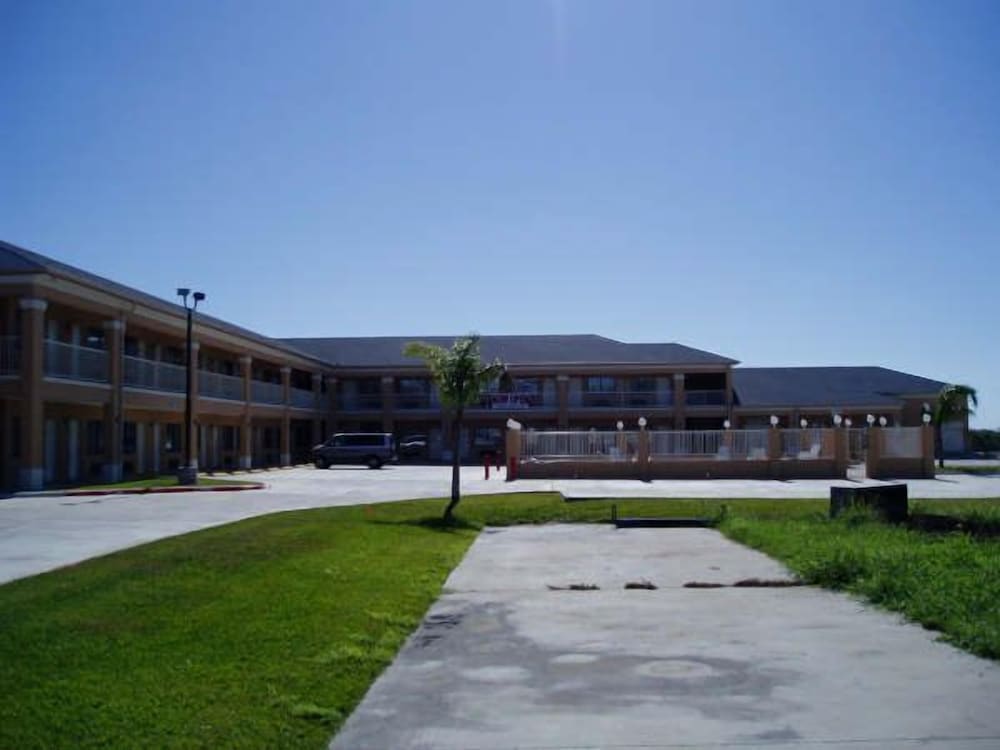 Texas Inn and Suites at La Joya 41/46