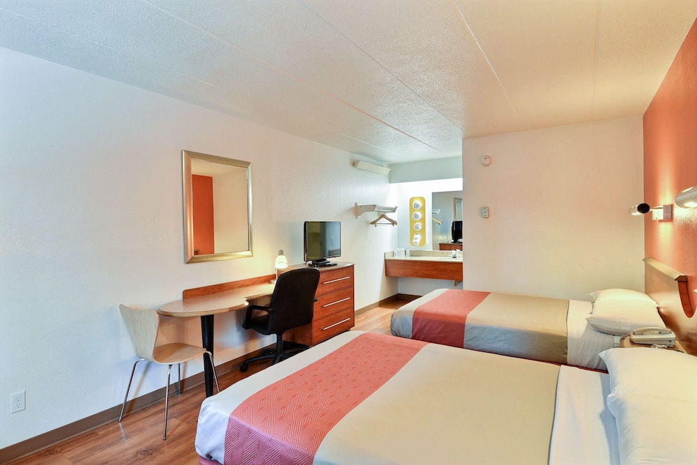 Motel6 Nashua, NH - South 15/55