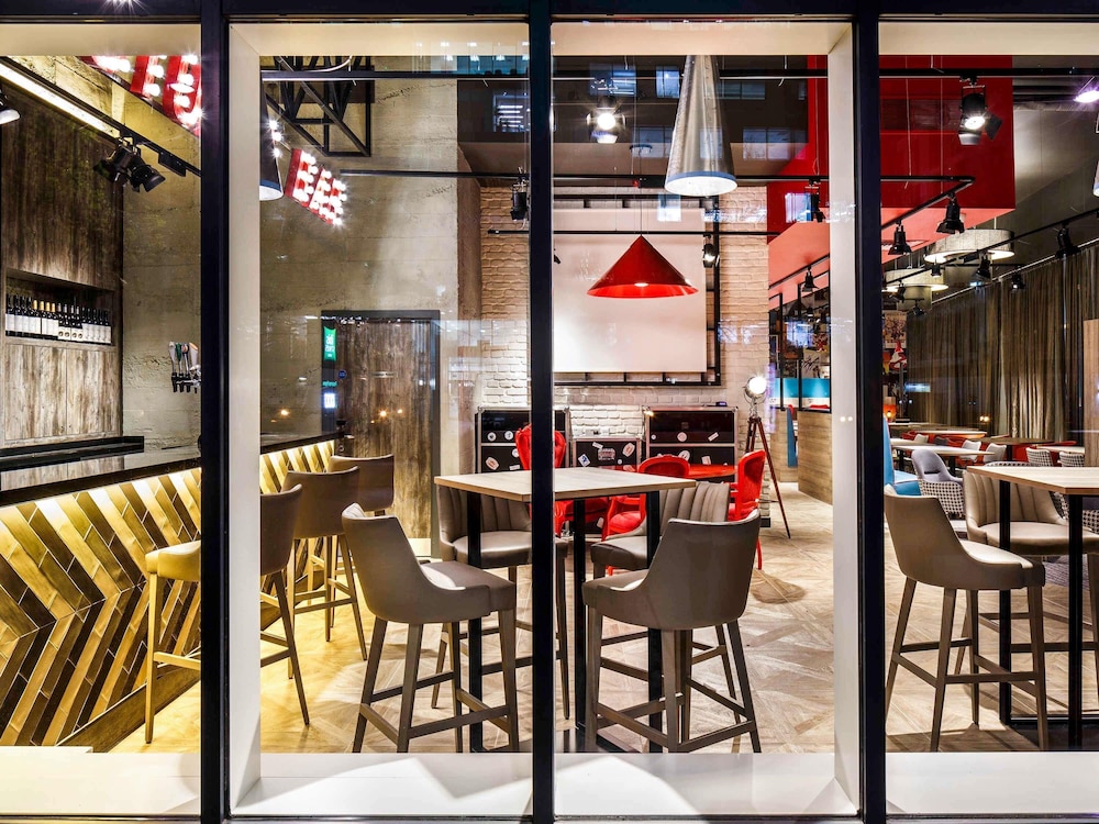 IBIS STYLES LONDON EALING 47/76
