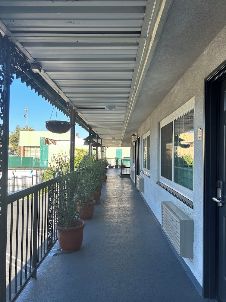 Welcome Inn 48/51