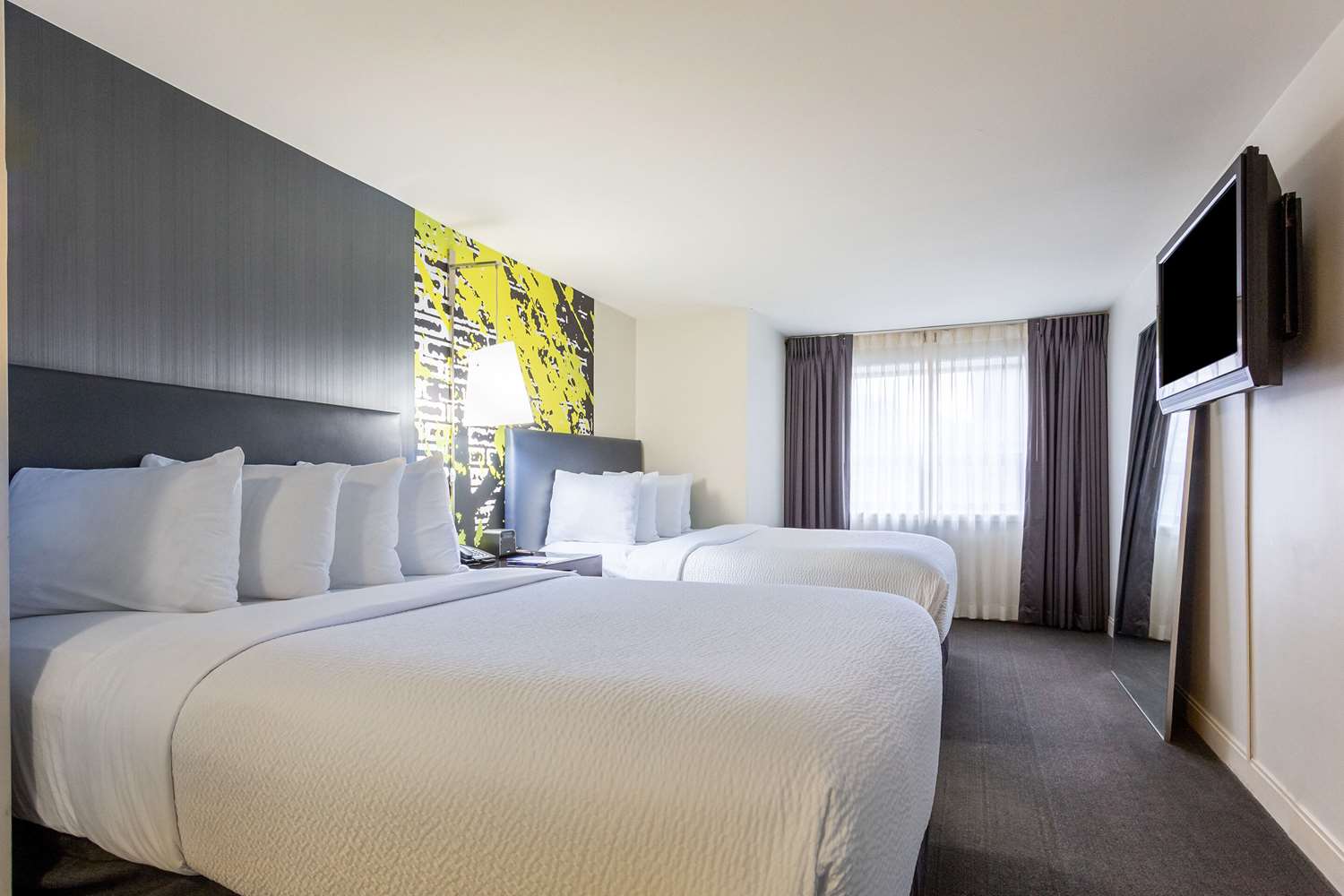 SUITE, 2 DOUBLE BEDS