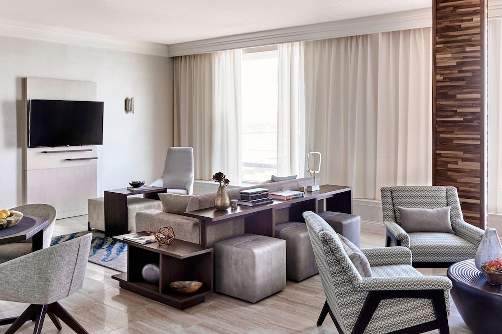 Marriott Los Angeles Airport 45/77