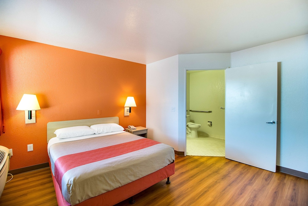Motel6 Phoenix, AZ - East 11/28