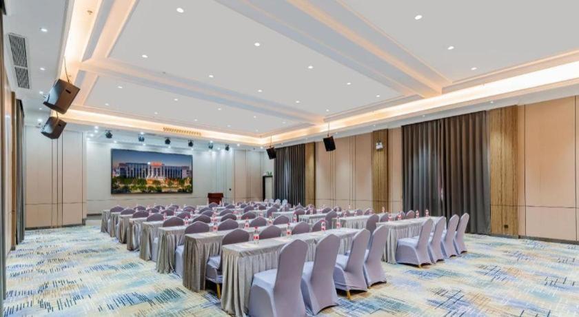 Vienna Hotel (Zhongshan Xiaolan High Speed Railway Station) 46/59