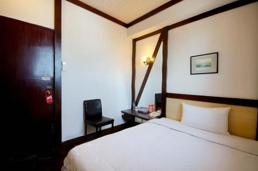 Traveler Hotel 9/37