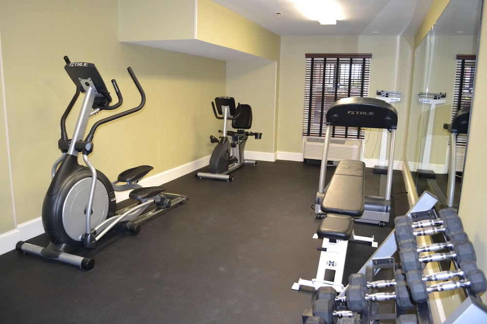 Holiday Inn Express Suites Merrimack 35/55
