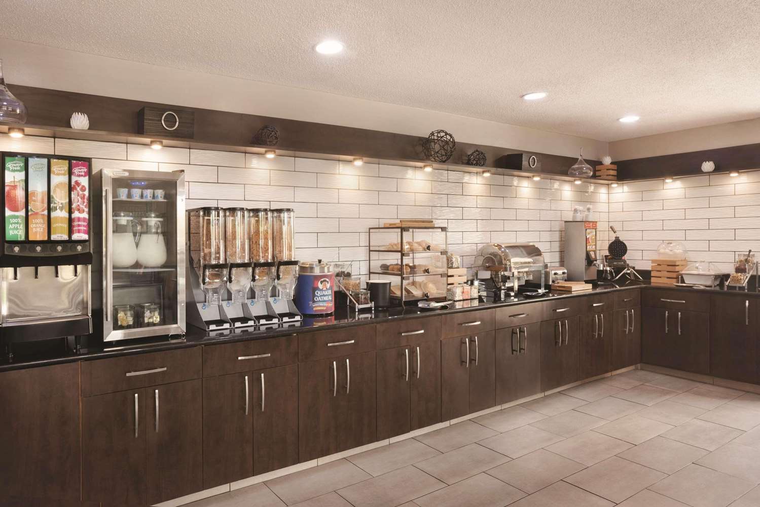 Country Inn & Suites by Radisson Indianapolis East 25/42