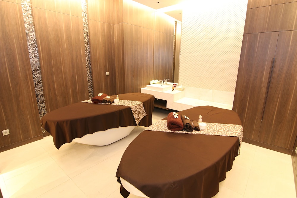Mercure Karawang 37/66