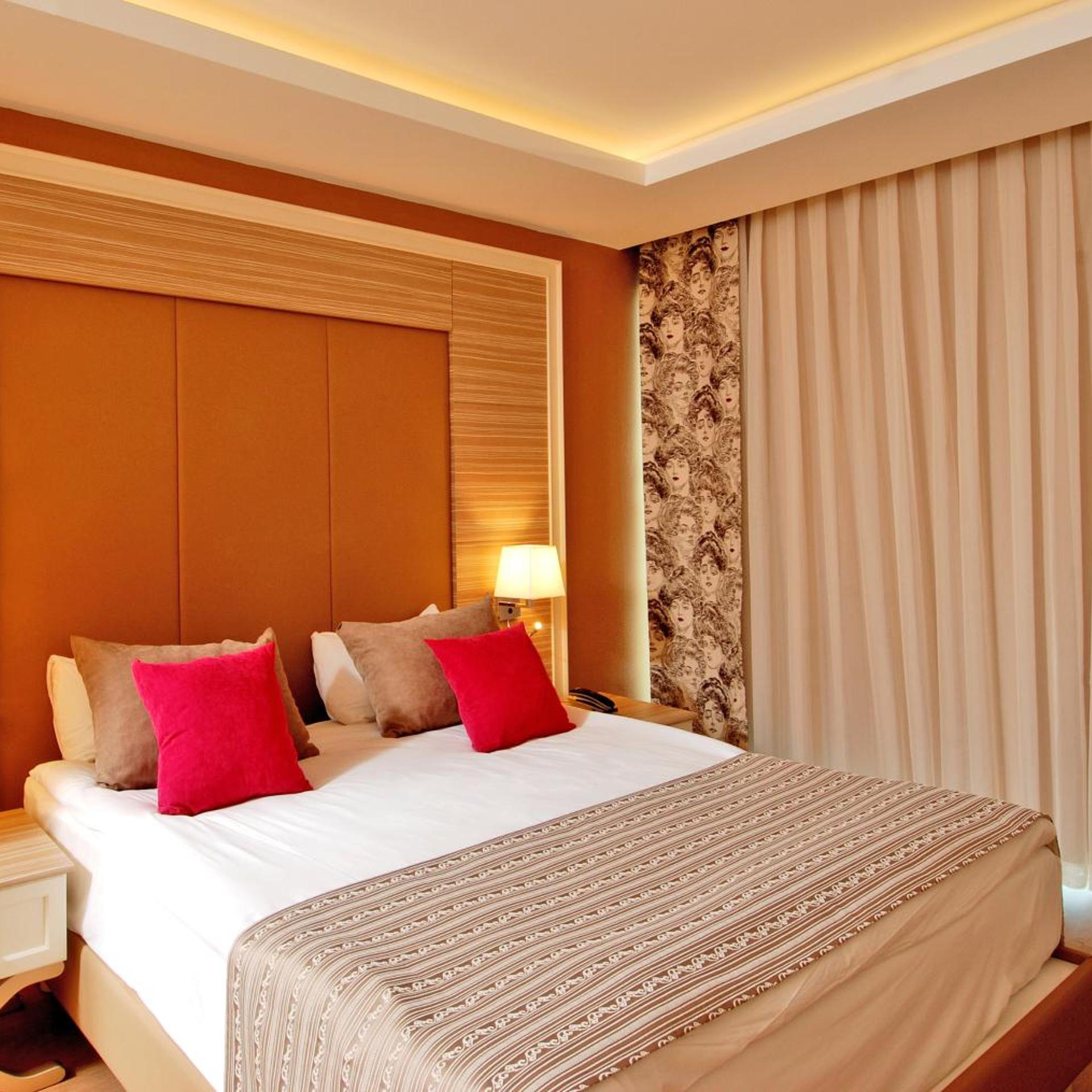 Standard, Double or Twin Bed, Land View