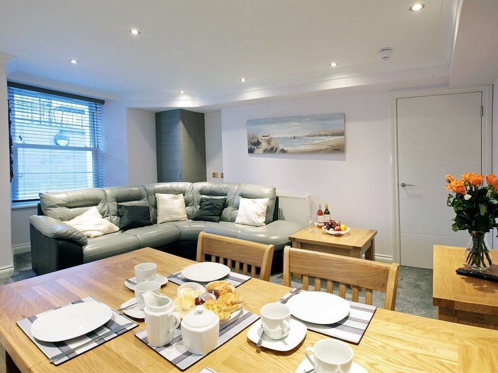 Austen's Luxury Apartments 35/50