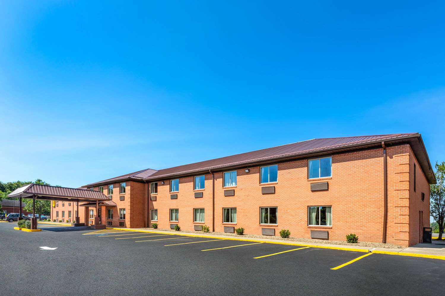Super 8 By Wyndham Fairmont, WV 4/28