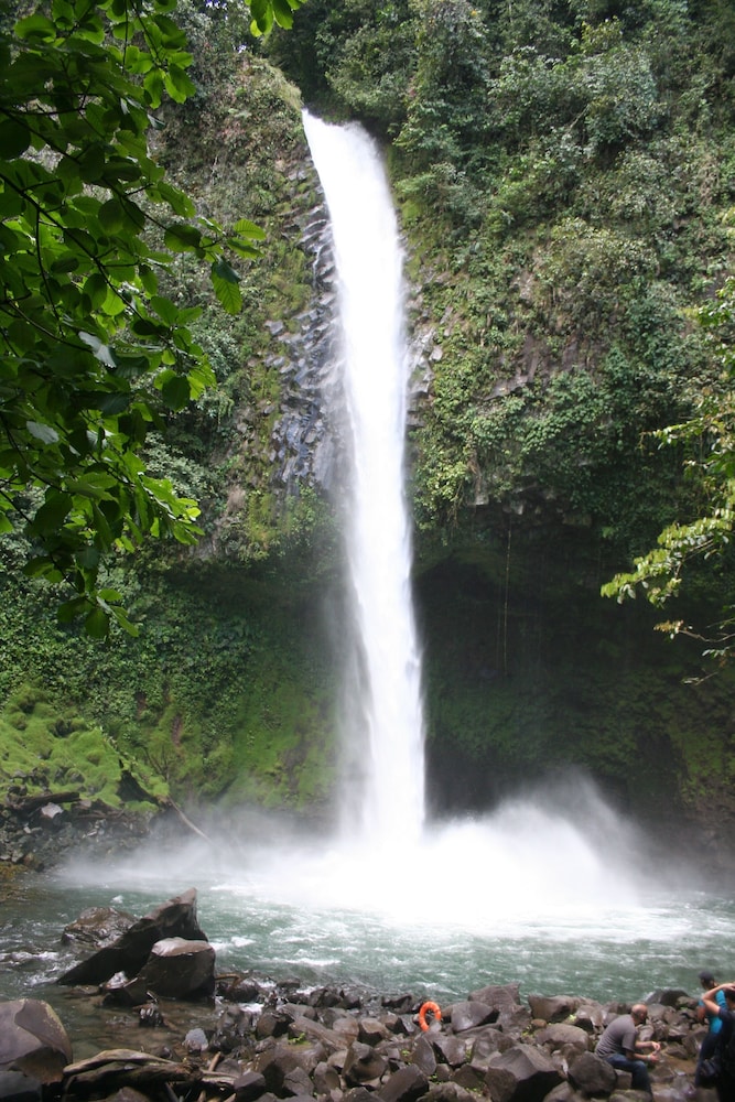 Arenal Country Inn 56/63