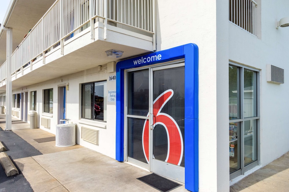 Motel6 Redding, CA - Central 6/47