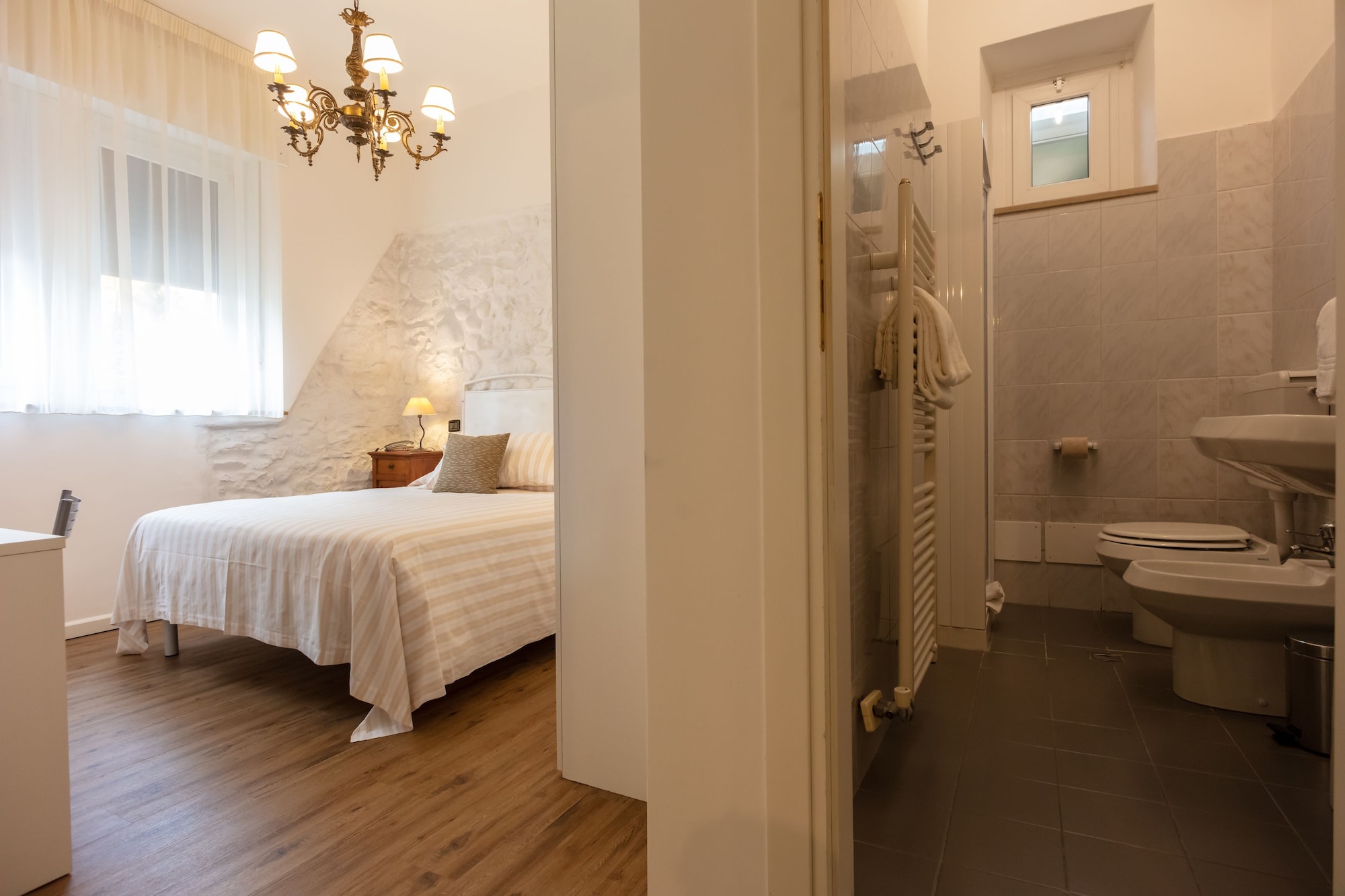Family, 1 Queen and 1 Single Bed, Bardolino Hotel 3/4