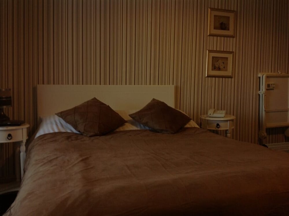 Balmoral Lodge Hotel 26/42