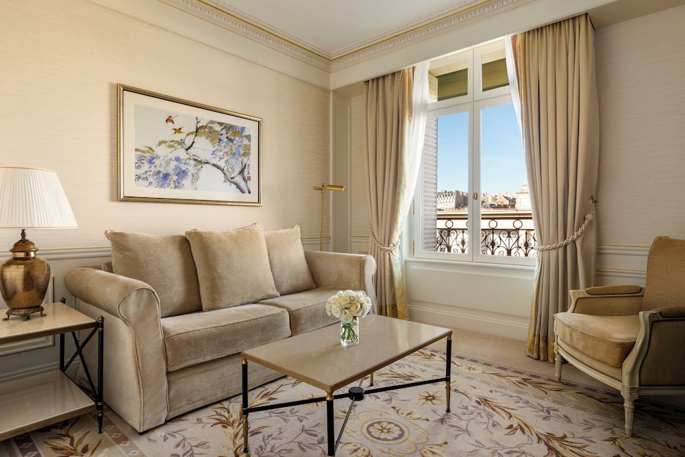 Shangri-La Paris 60/81
