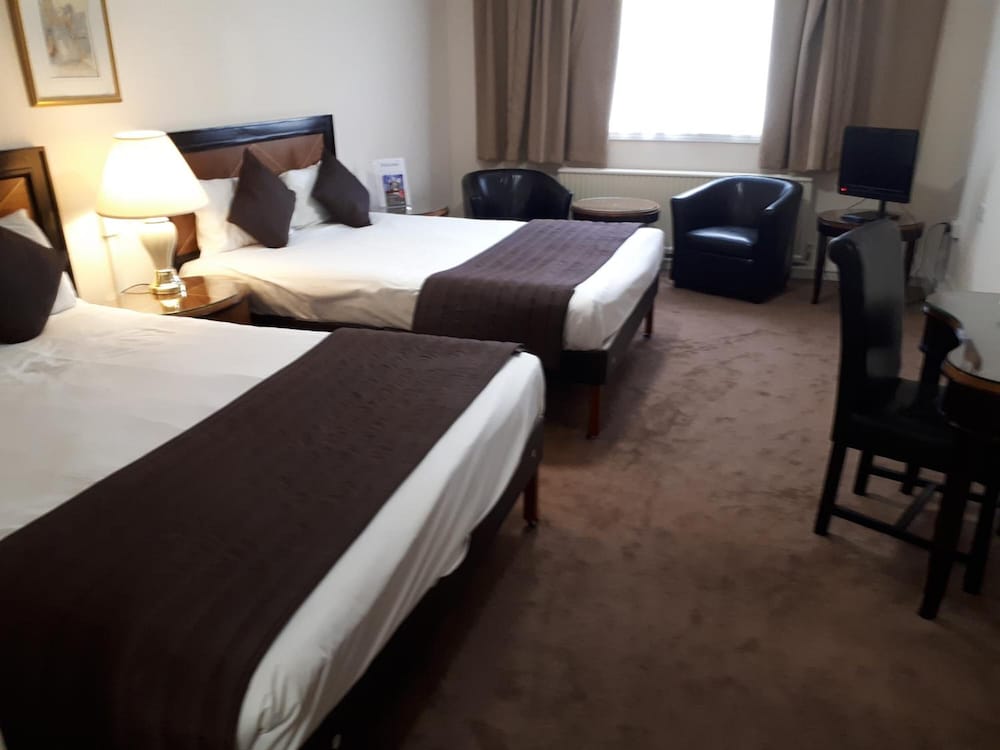 Family, Quadruple, 1 Single and 2 Double Beds