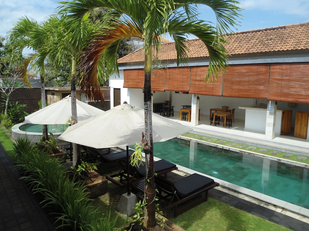 Arya Residence 21/23