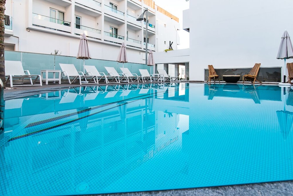 Kahlua Sea View Suites 6/67