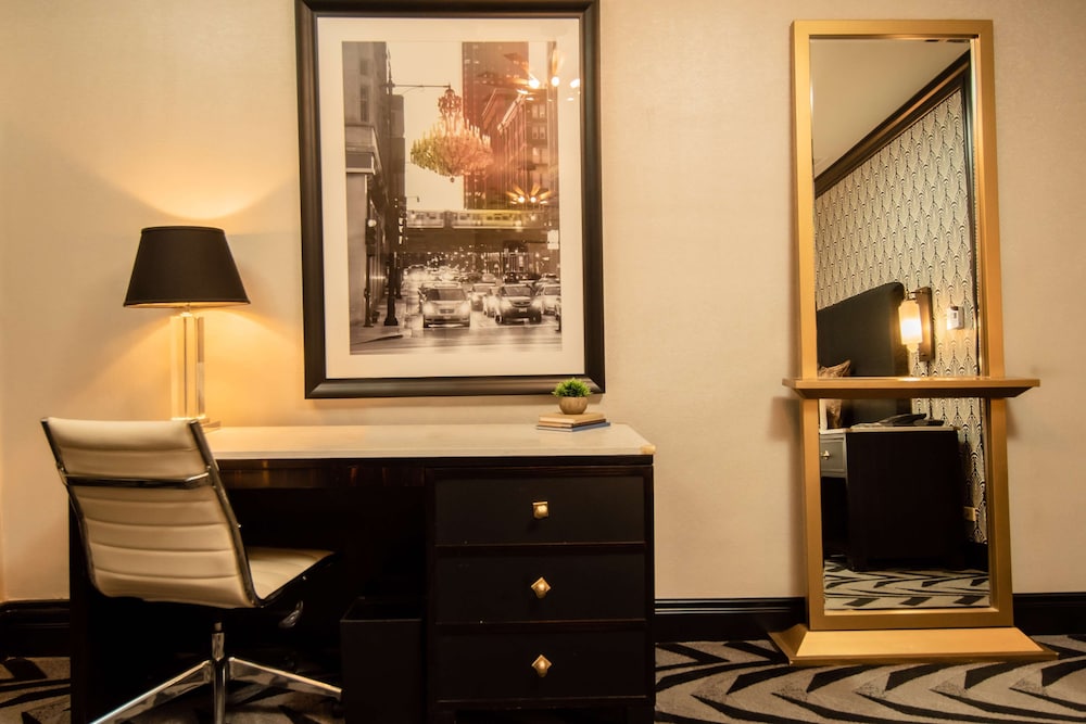 The Allegro Royal Sonesta Hotel Chicago Loop 54/64