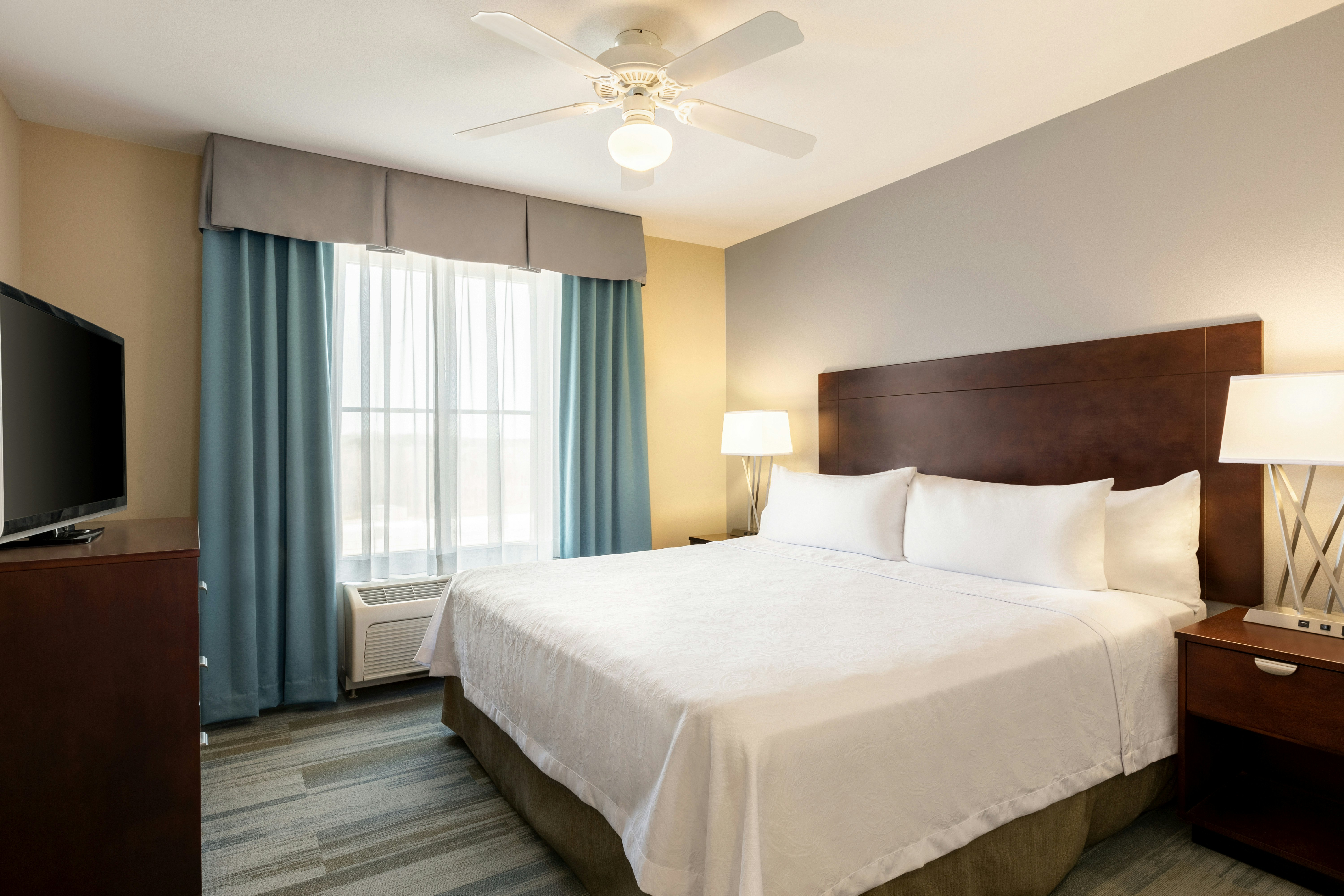 1 BEDROOM, SUITE, KING BED