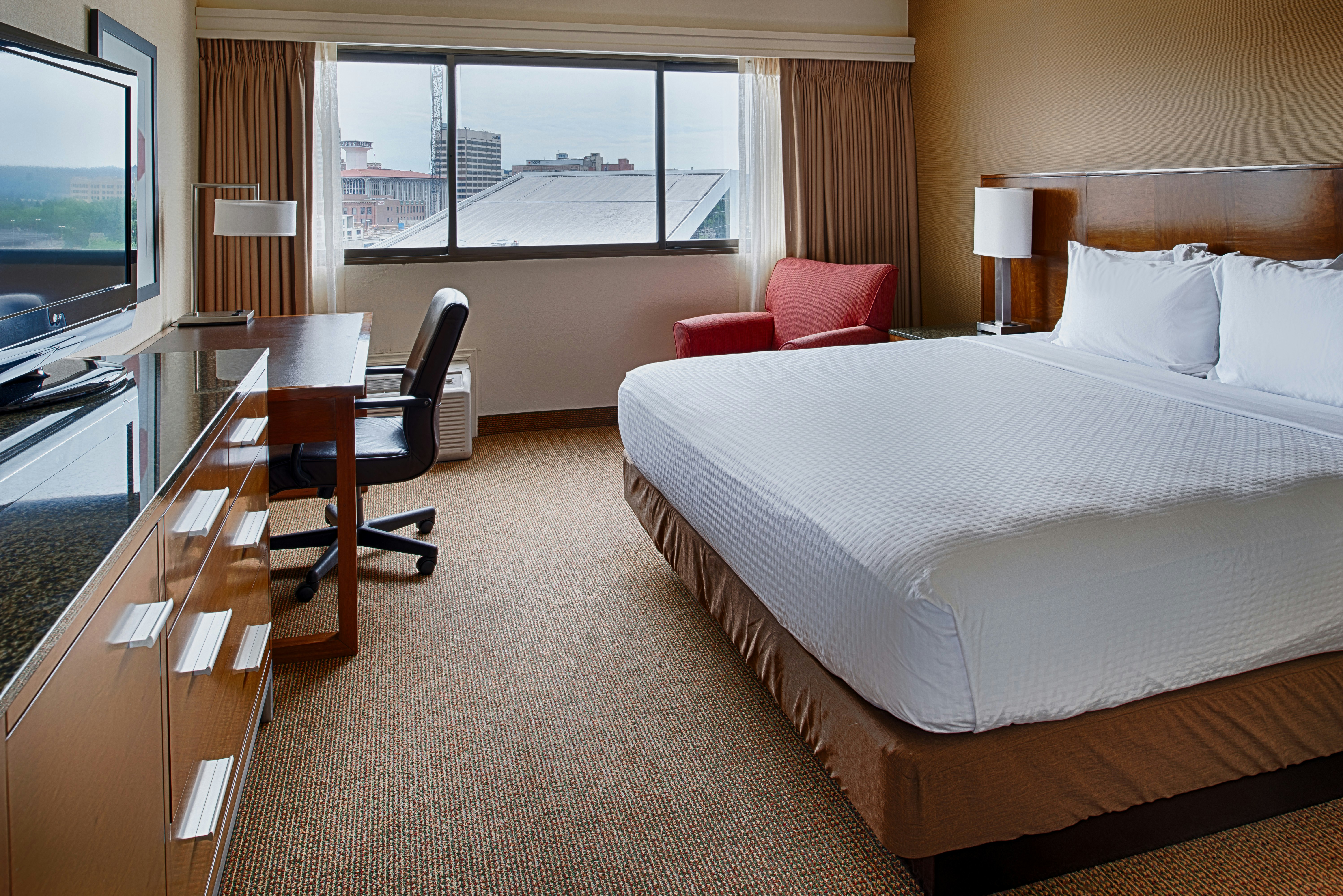 Room, King Bed, Accessible, DoubleTree by Hilton Hotel Spokane City Center 2/8