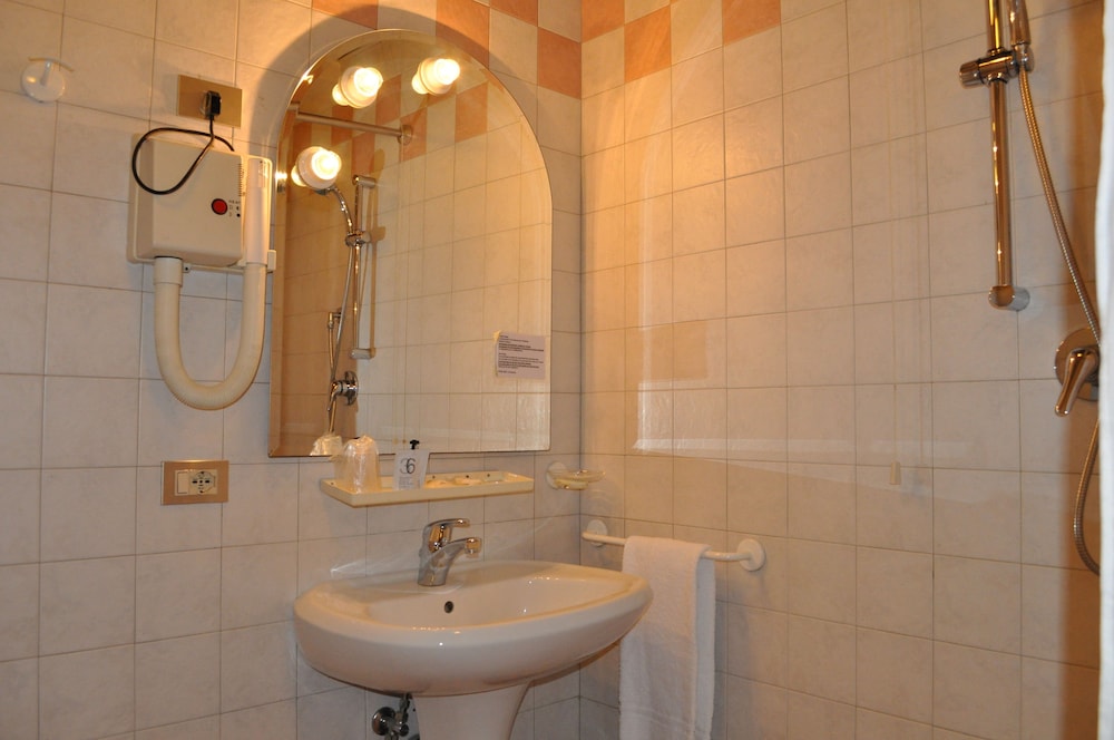 IGEA HOTEL 11/50