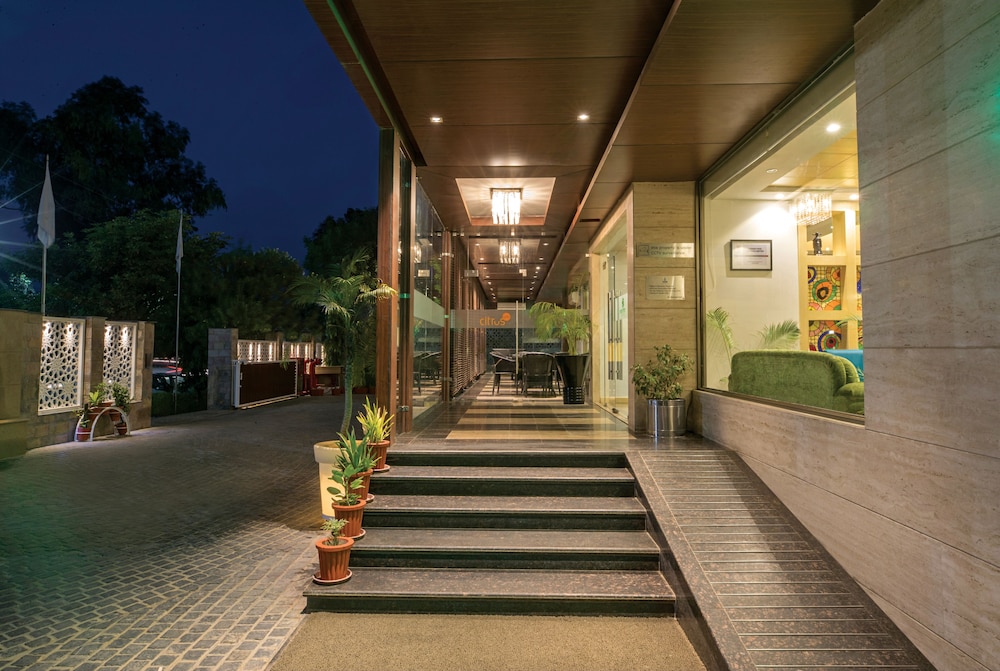 Lemon Tree Hotel Alwar 24/24
