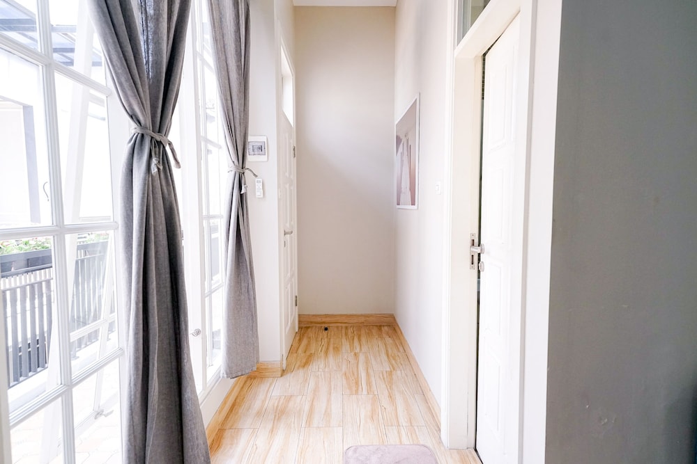 Reddoorz Premium Near Rs Pondok Indah 33/46