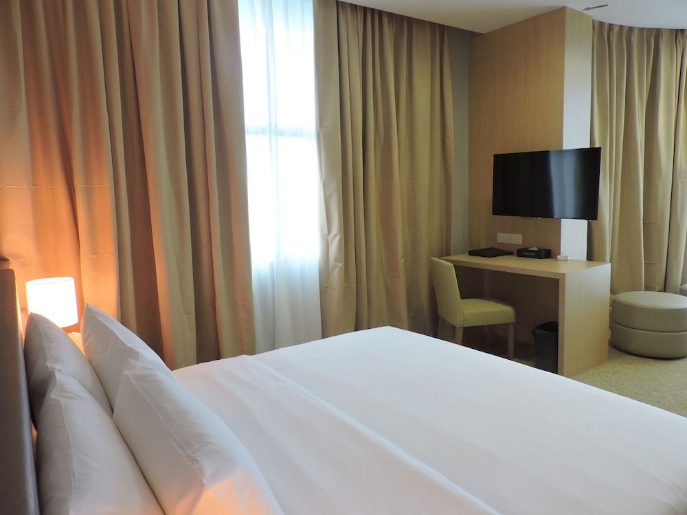 Hotel No5 7/52